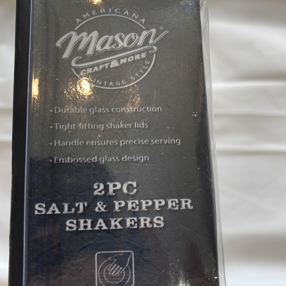 Mason 2pc white salt and paper shakers NWOT - Picture 3 of 5